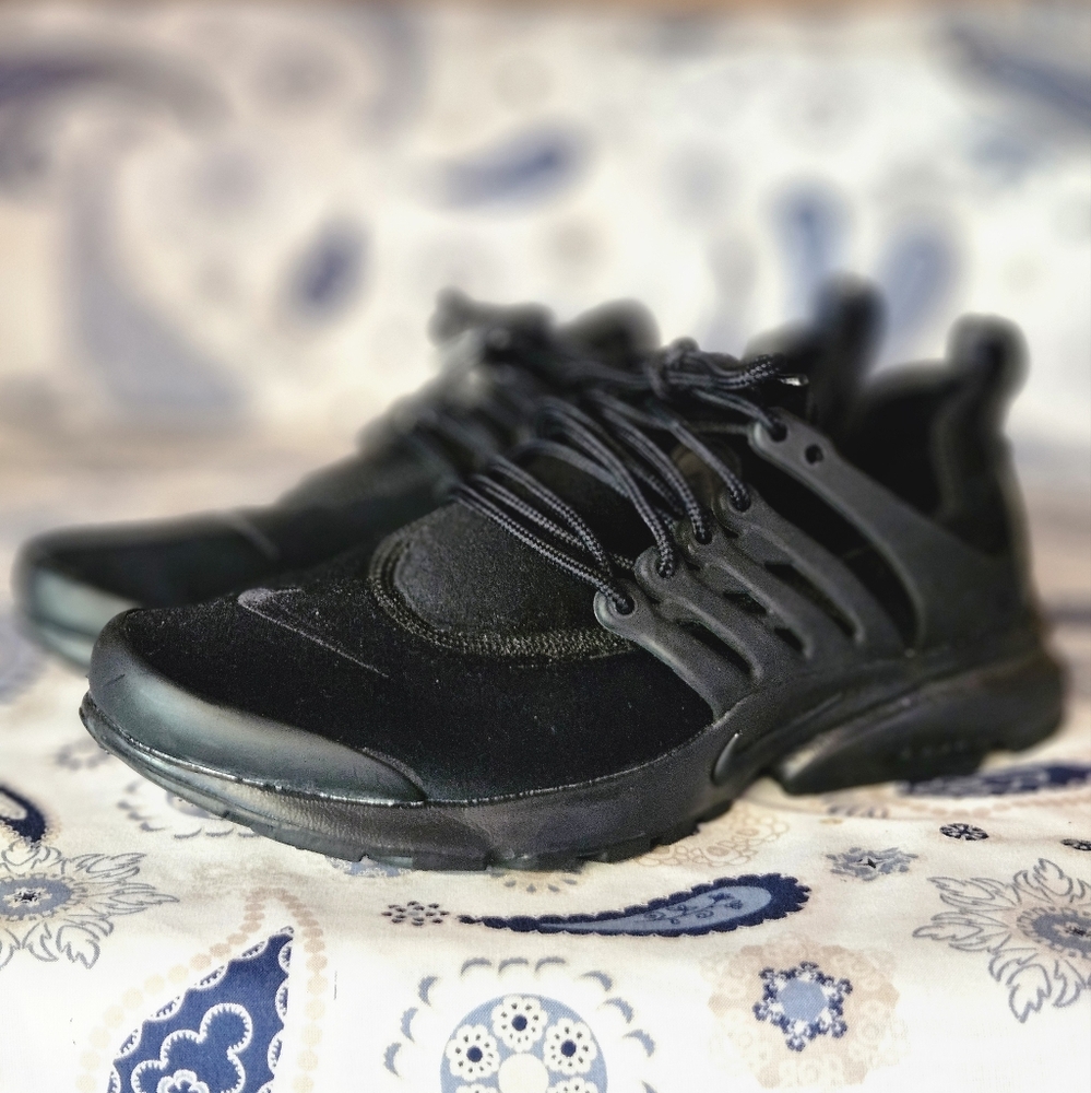 NIKE
